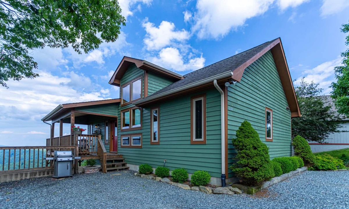 Boone House | 1 Amazing View - Great location, cozy, Foosball table and hot tub!