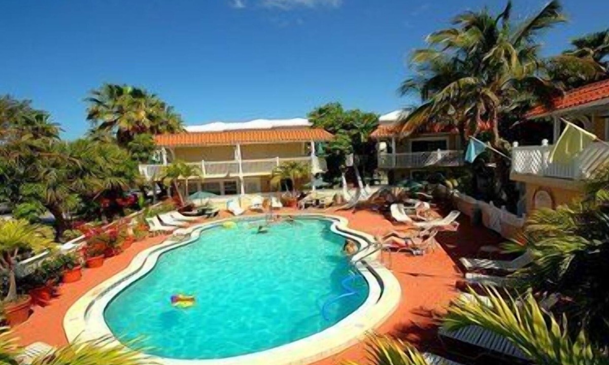 Bradenton Beach Hotel | 1 Bedroom, 2 Bathroom Penthouse. Pet Friendly