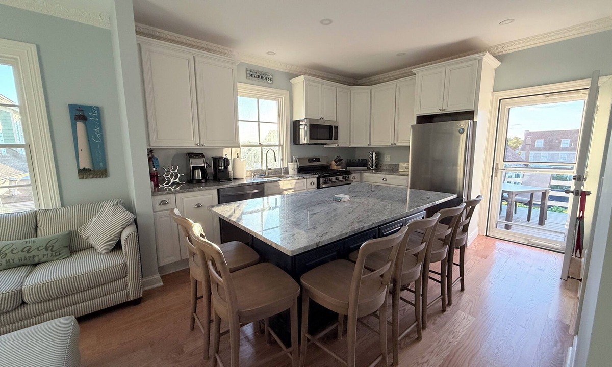 Cape May Apartment | 1 Block from Cape May Beach & 10 min. walking distance to mall-3rd Floor Unit