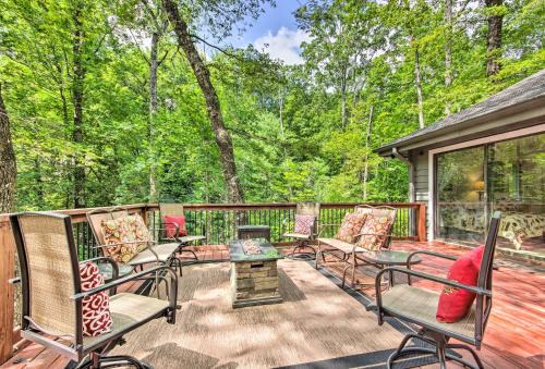 Lake Toxaway House | 1 Mi to Marina: Lake Toxaway Cabin w/Fire Pit