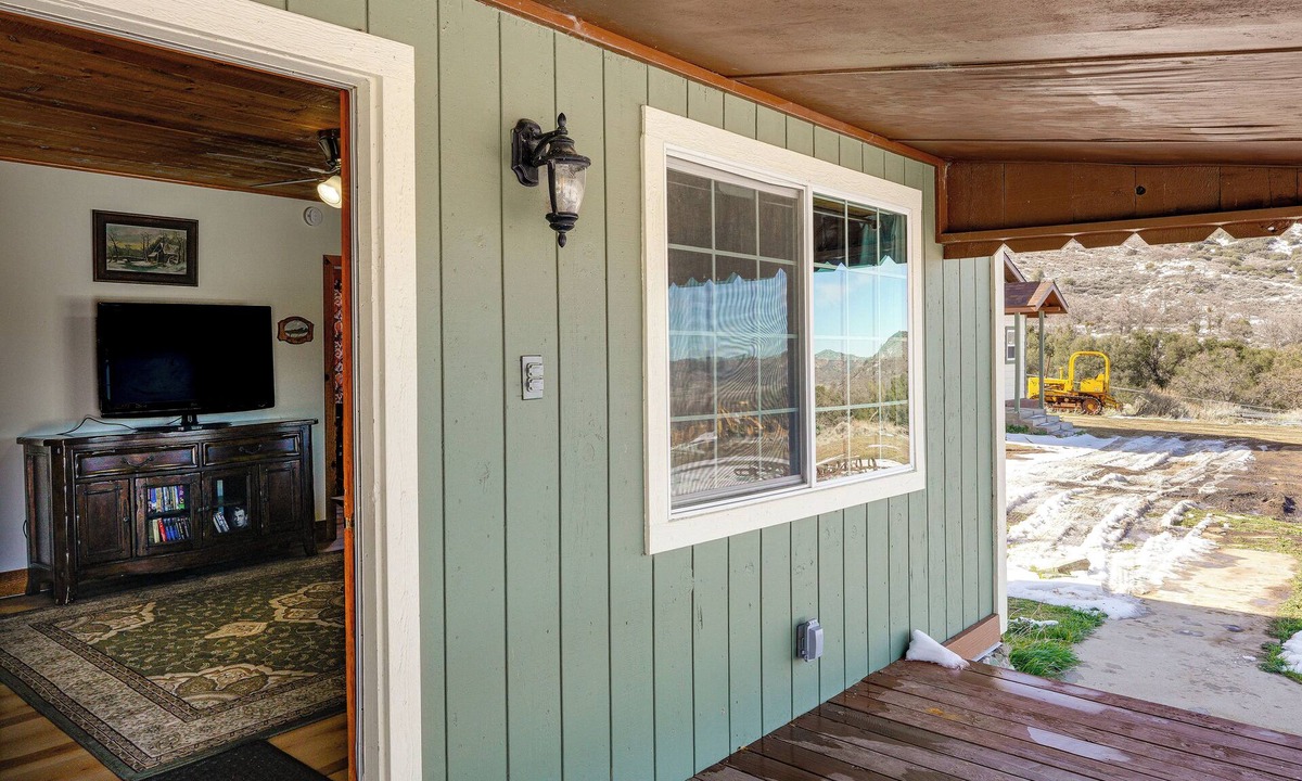 Tehachapi Cottage | 10 Mi to Tehachapi Mountain Park: Mtn-view Cabin!