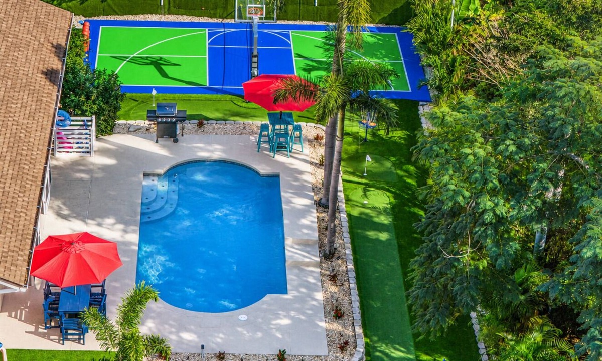 Palma Sola House | 10min to the beach, Pickleball, Mini Golf, Disc Golf, Heated Pool, Game Room