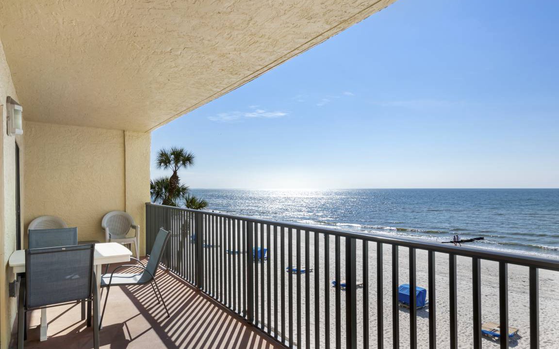 Madeira Beach Condo | 134 m² Condo ∙ 3 bedrooms ∙ 9 guests