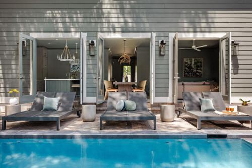 Thunderbolt House | 14BR Luxury Compound Private Pool Built-in spa