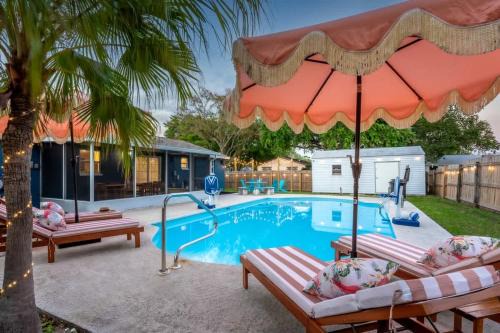 Seminole House | 15 Minutes to Beach Private Pool Mini-golf FirePit