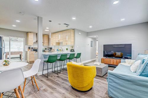 Venetian Way House | 150 W Suwannee Ln