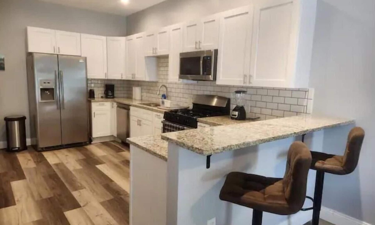 Historic Uptown Apartment | 2/2 in the heart of St Pete!