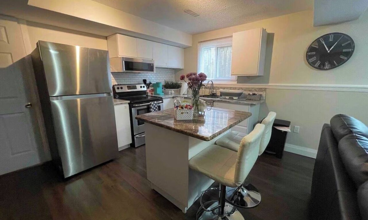 St. Catharines House | 2 BD Basement apt 20 min from Niagara Falls CA