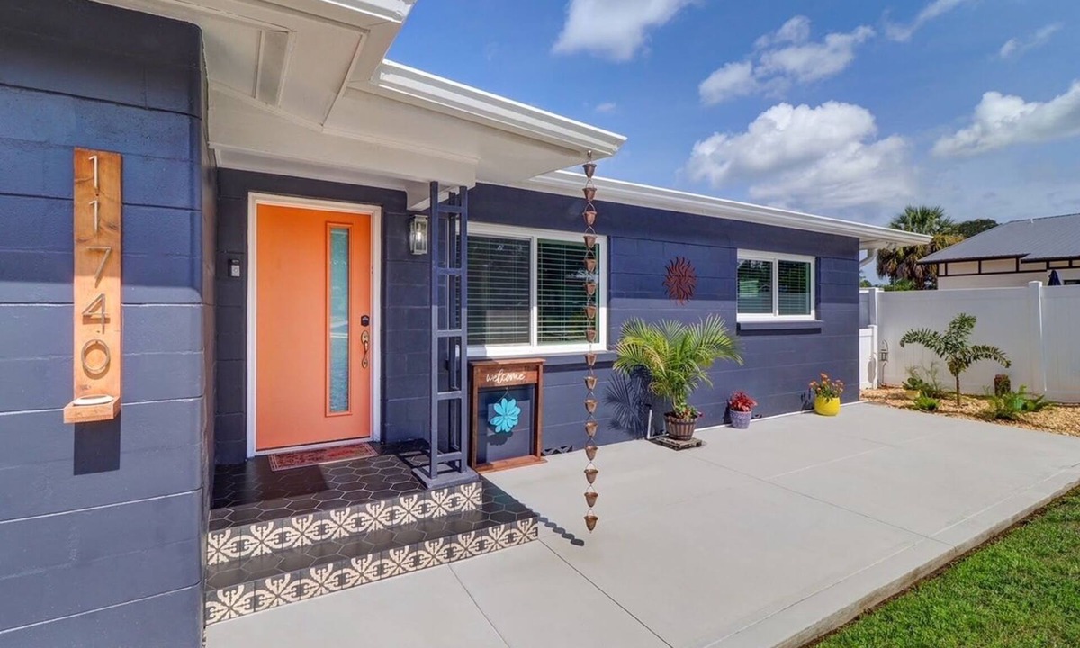 Largo House | 2 Bedroom Bungalow With Hot Tub Near Indian Rocks Beach