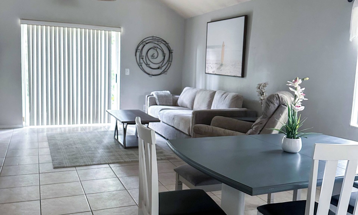 Port Orange House | 2 Bedroom plus Loft 2 Bath Close to Beach, Dining, & Speedway