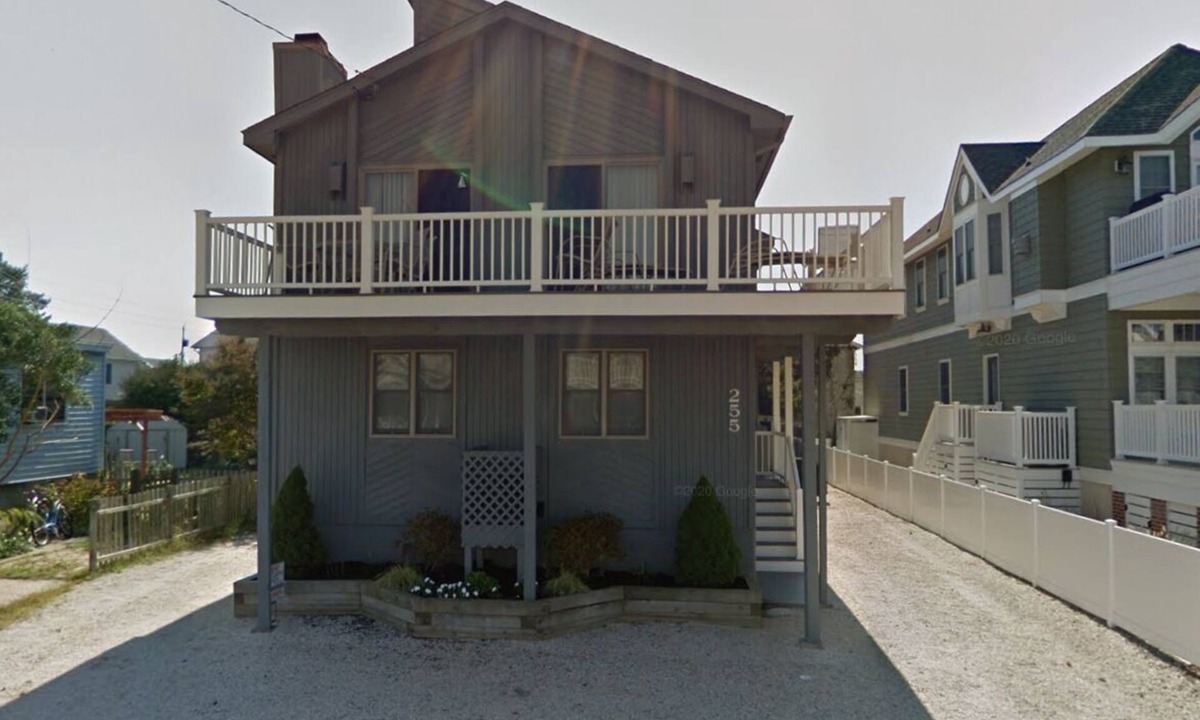 Stone Harbor House | 2 blocks to the beach, short walk to downtown shopping, restaurant and entertainment, 1/2 block to the municipal fishing pier which is well maintained and lit for nighttime fishing. Large Deck, Cleaning Included. 4 off street parking spaces.