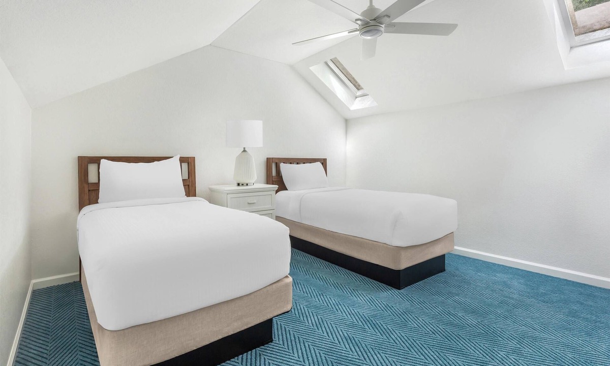 Sea Scape Hotel | 2 Bright 2BR Loft Suites w/Kitchen: Close to Dare Centre & Local Dining