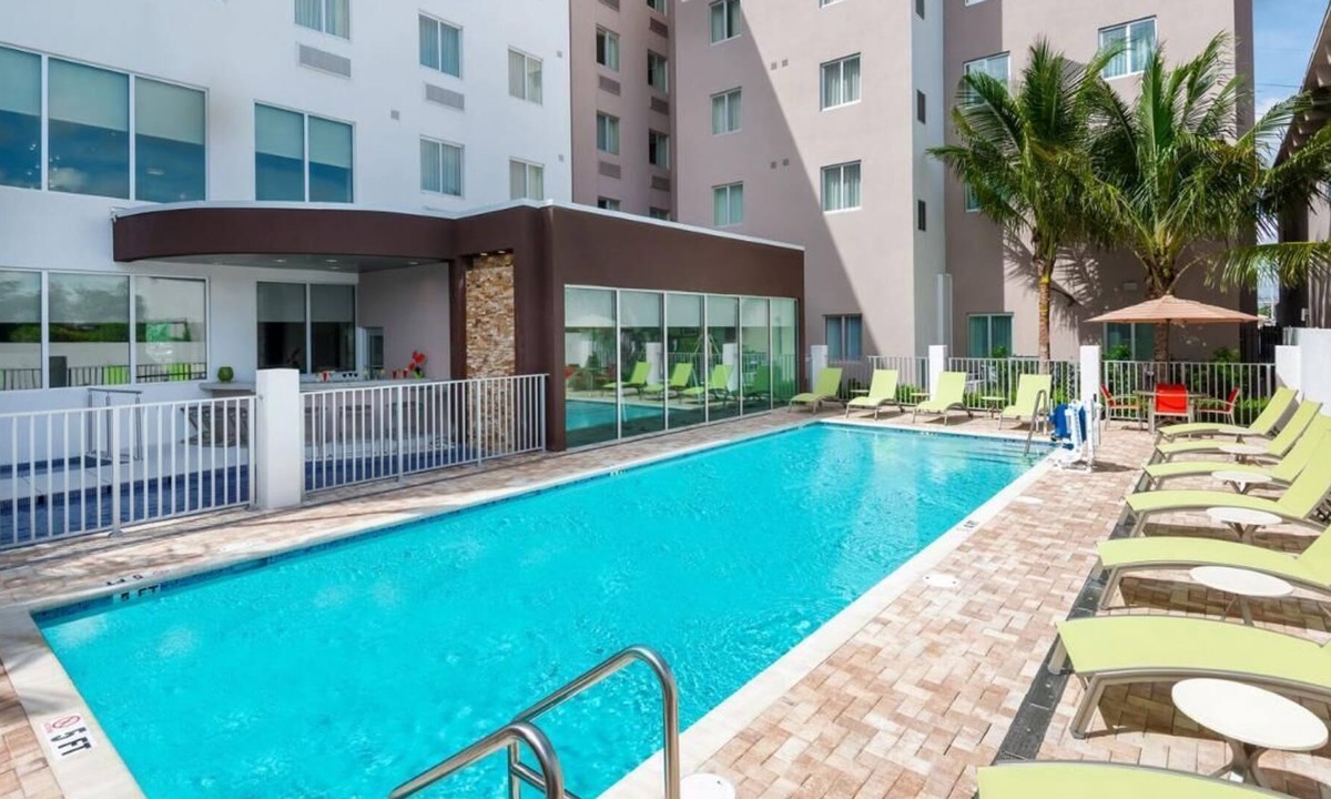 Seybold House | 2 Gorgeous Units Near Magic City Casino, Kitchen, Pool, Shuttle