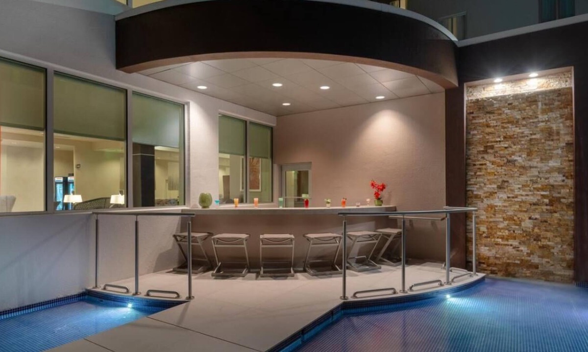 Seybold House | 2 Great Units w/Kitchen Near Miami International Airport, Shuttle, Pool