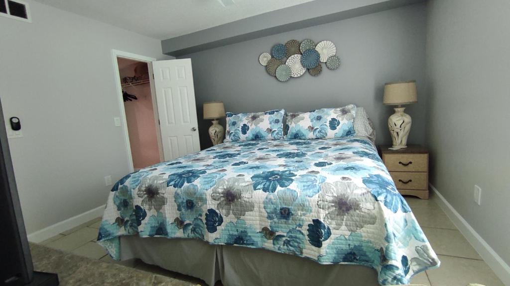 Sarasota Apartment | 2BR/2BA Apartment Sienna Park.