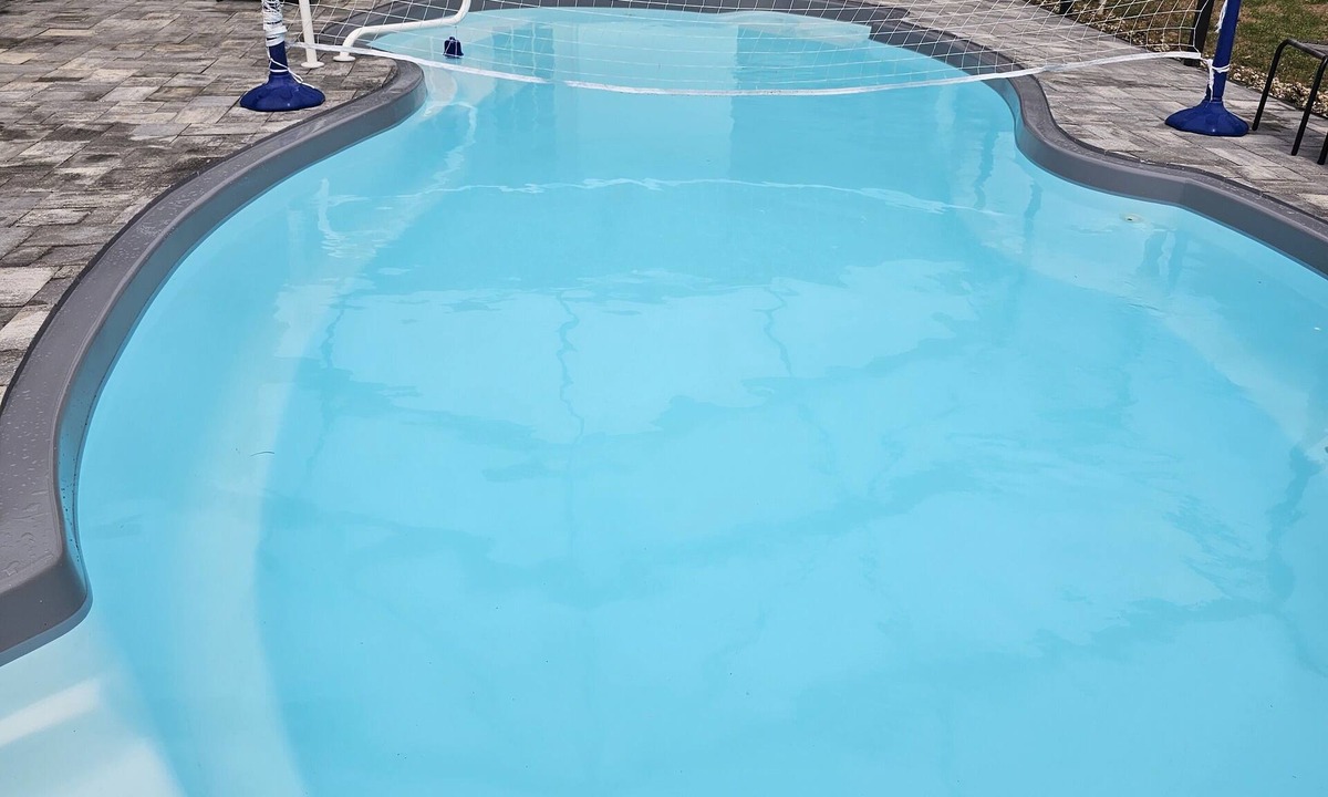 Crystal River House | 3/3 fits 16 people, jacuzzi tub, pool, pet friendly! Kid games and more!