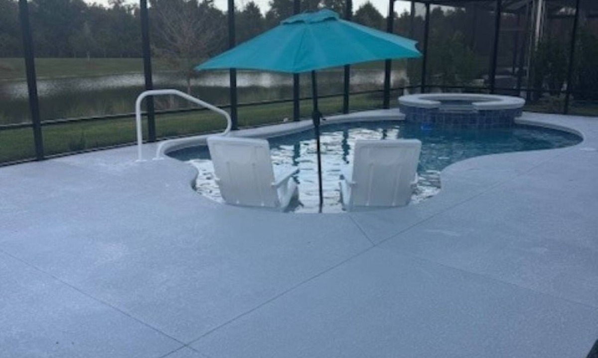 Okahumpka House | 3/3 house in The Villages with pool/hot tub on pond/preserve