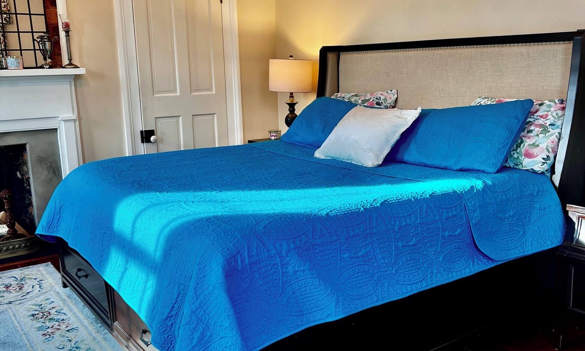 Washington Bed & Breakfast | 3-bedroom bed & breakfast in historical Washington with AC