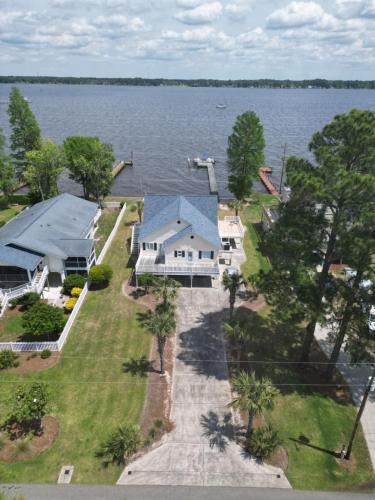 Chocowinity House | 3 BR Riverfront House with Private Boat Dock