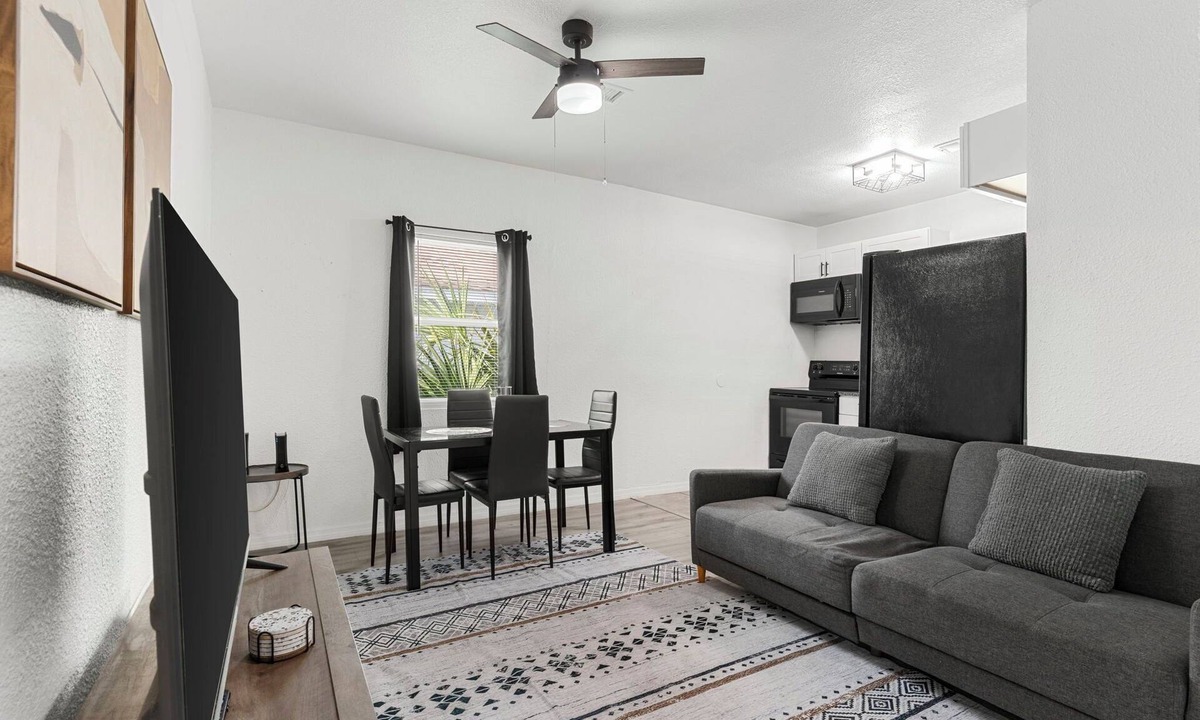Ybor City House | 3 Miles From Downtown Tampa