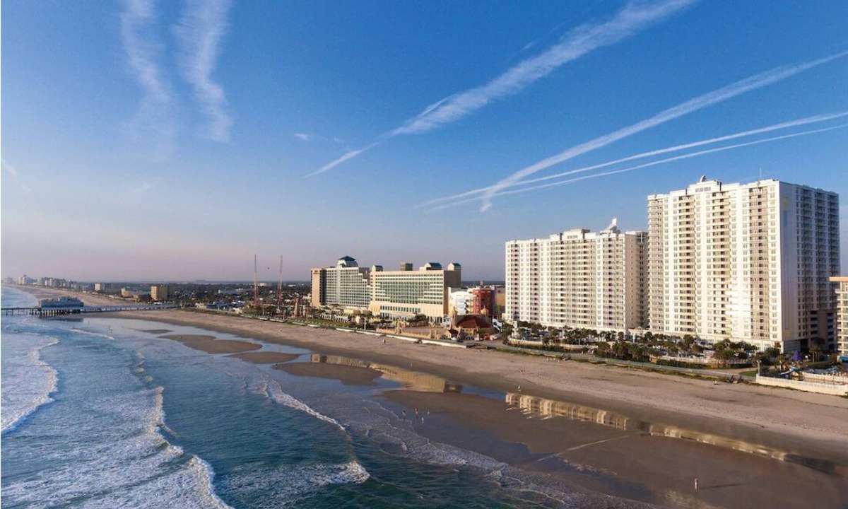 Daytona Beach Resort | 3BD/Daytona - Beach, Pools, Lazy River, Bar, Slides