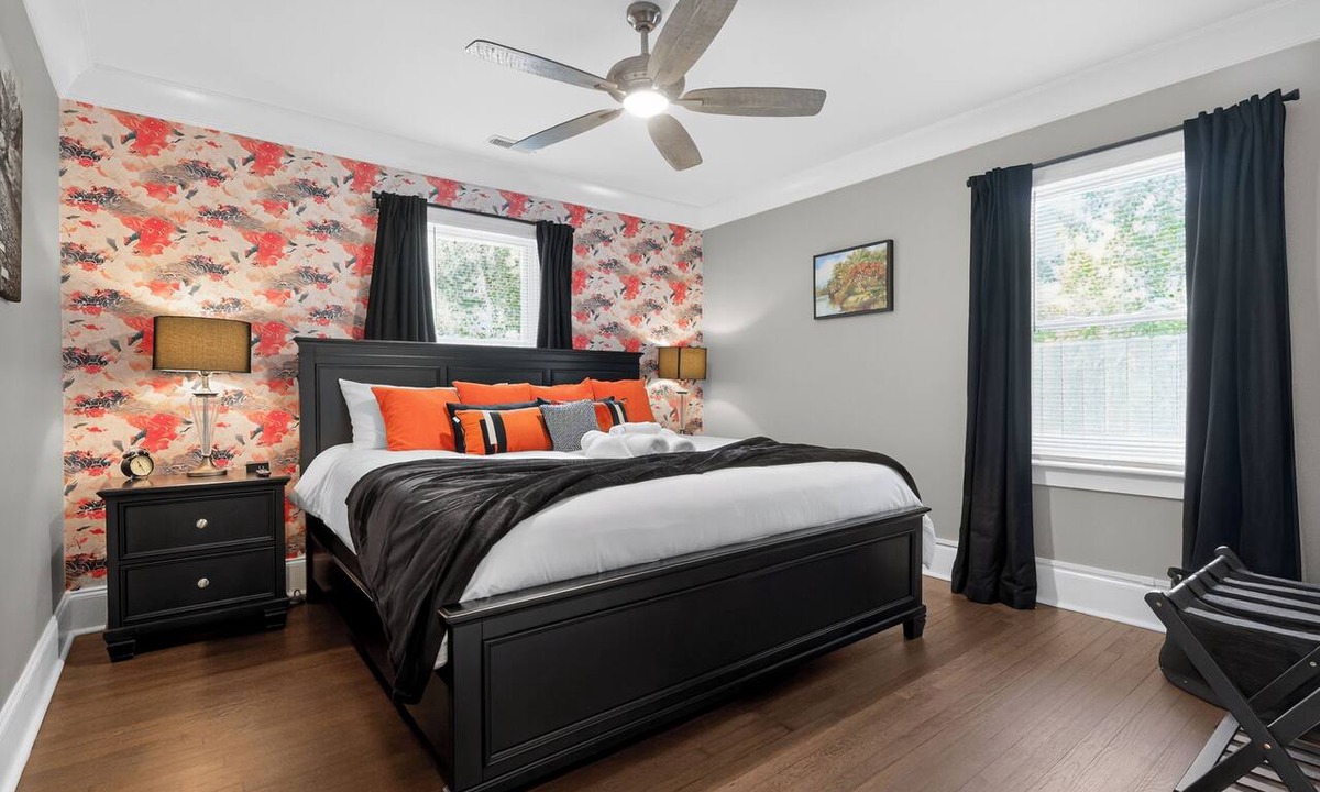 Kings Mountain House | 3BR - 2 King Beds, Game Room, Firepit, EV charger