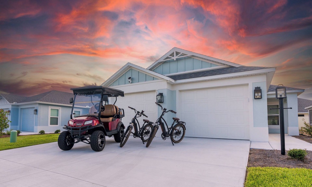 Sumter County House | 3BR 2B Courtyard Villa with Golf Cart & E-Bikes! Next to Eastport!