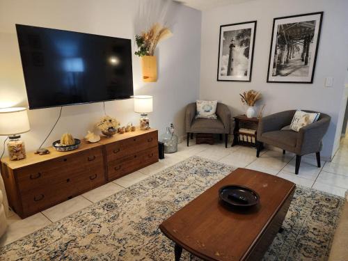 Cocoa House | 3BR Oasis with Pool in Cocoa