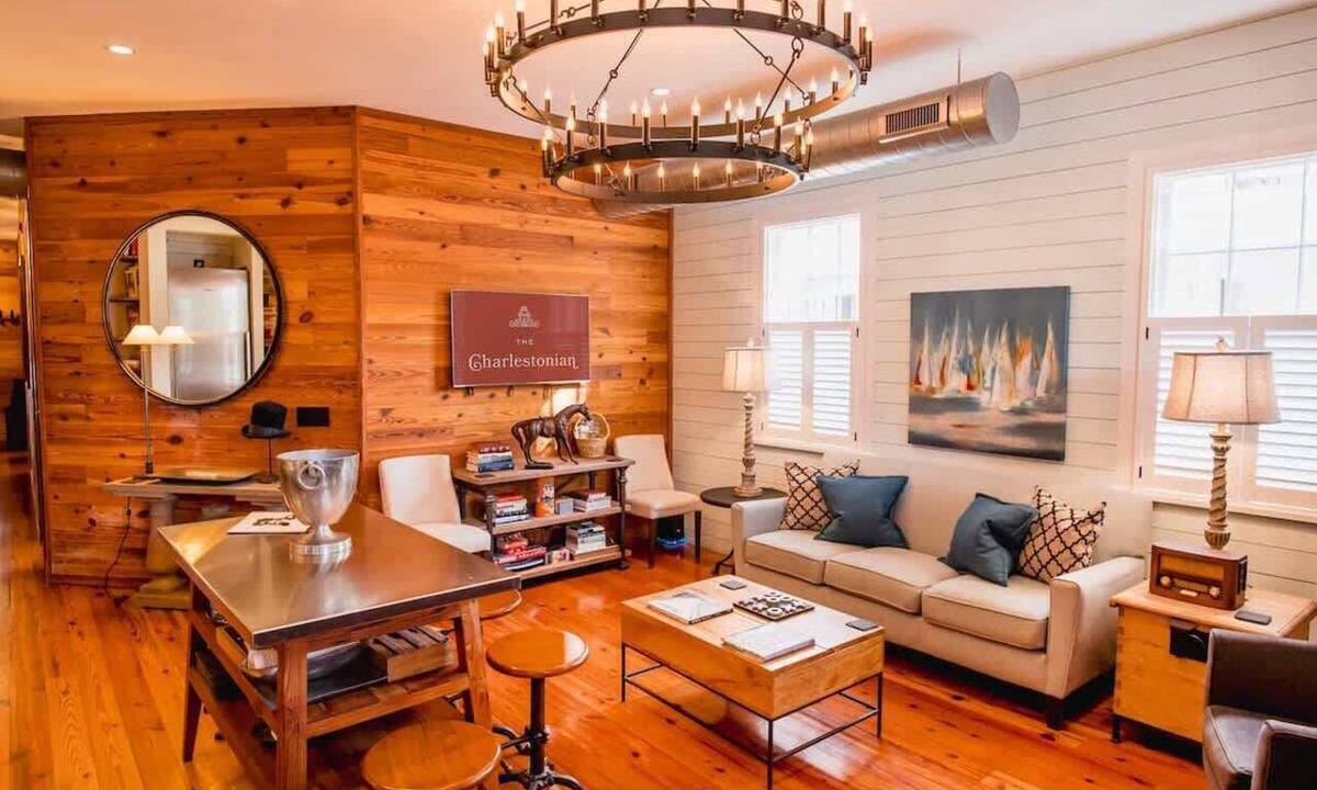 Cannonborough Elliotborough Apartment | 3BR Sleeps 6 | Dual Porches, Parking & BBQ | Walk to King St | Charleston