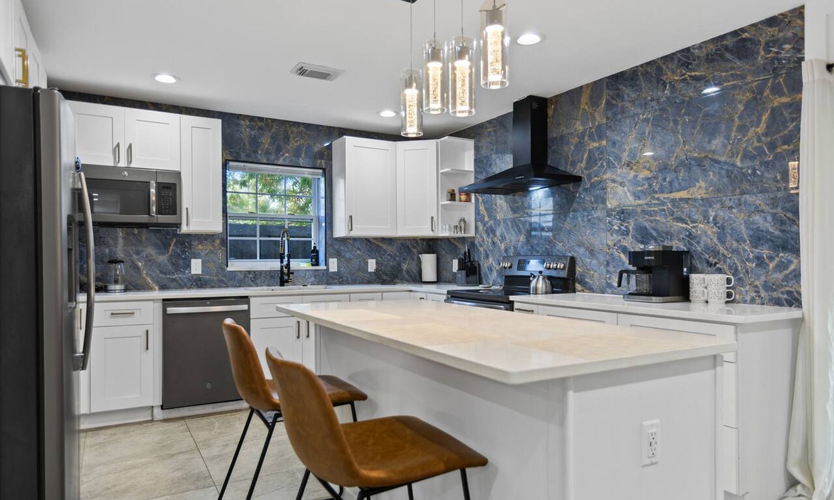 Port Tampa City House | 4 Bedroom near MacDill with a full sunroom, deck and yard