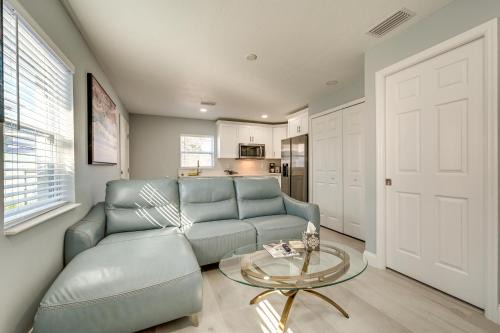 Carver City - Lincoln Gardens Apartment | 4 Mi to Downtown Tampa! Urban Couples Retreat