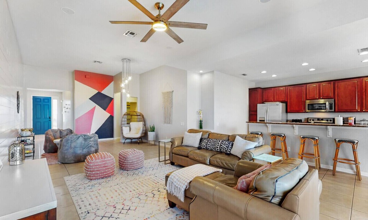 Windsor Hills Villa | 4bed 4 bth Villa, Pool/Sauna, 5mi to Disney Parks, Fireworks Nightly View