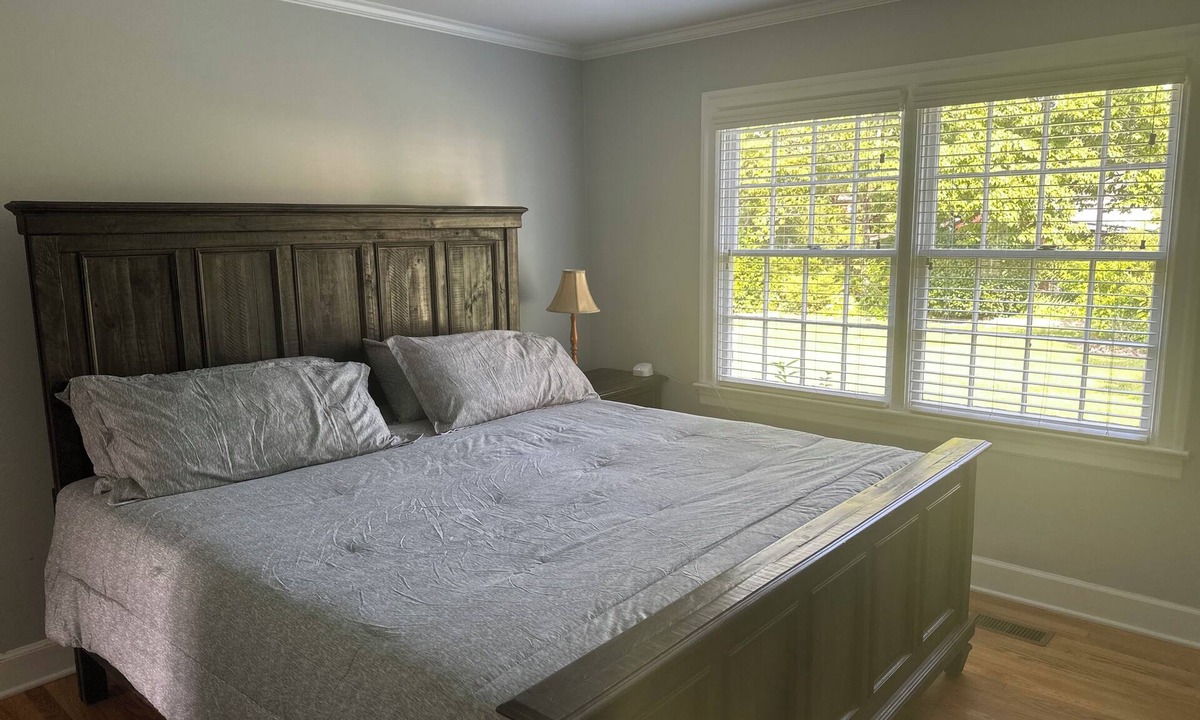 Clayton House | 4BR Oversized Multi-Car Driveway Near US-70 Walk Downtown