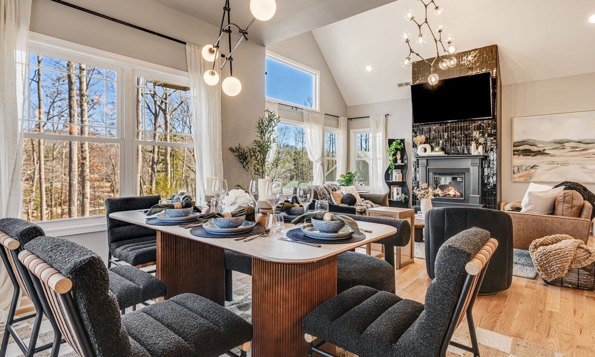 Hendersonville House | 4k SqFt, Massive Deck , Games, Spa, Sauna, Firepit