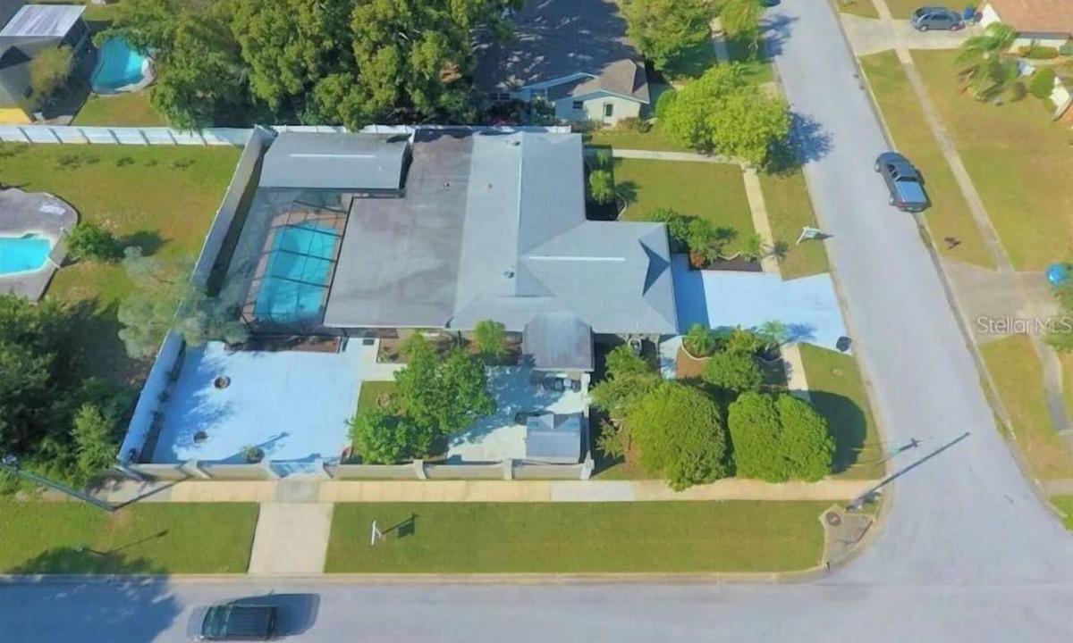 Tarpon Springs House | 5BR/3BA, heated pool, beach <1 mile