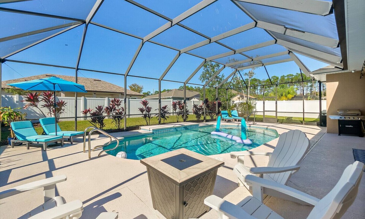 Palm Coast House | 5BR Pool Retreat with Lanai, Fire Pit & Bikes