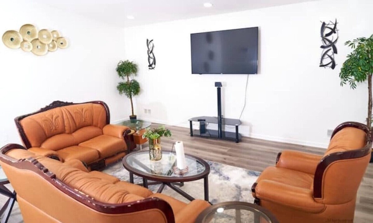Hillandale House | 5BR Silver Spring Retreat Near DC w/Kings