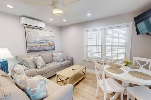 Madeira Beach House | 6 - Island Paradise Cottages - Gulf Mist