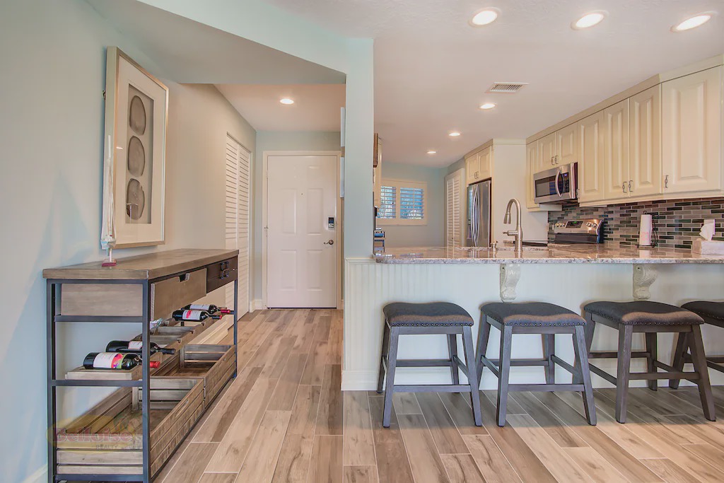 Island Estate Apartment | 610 ISLAND WAY CONDO UNIT 206