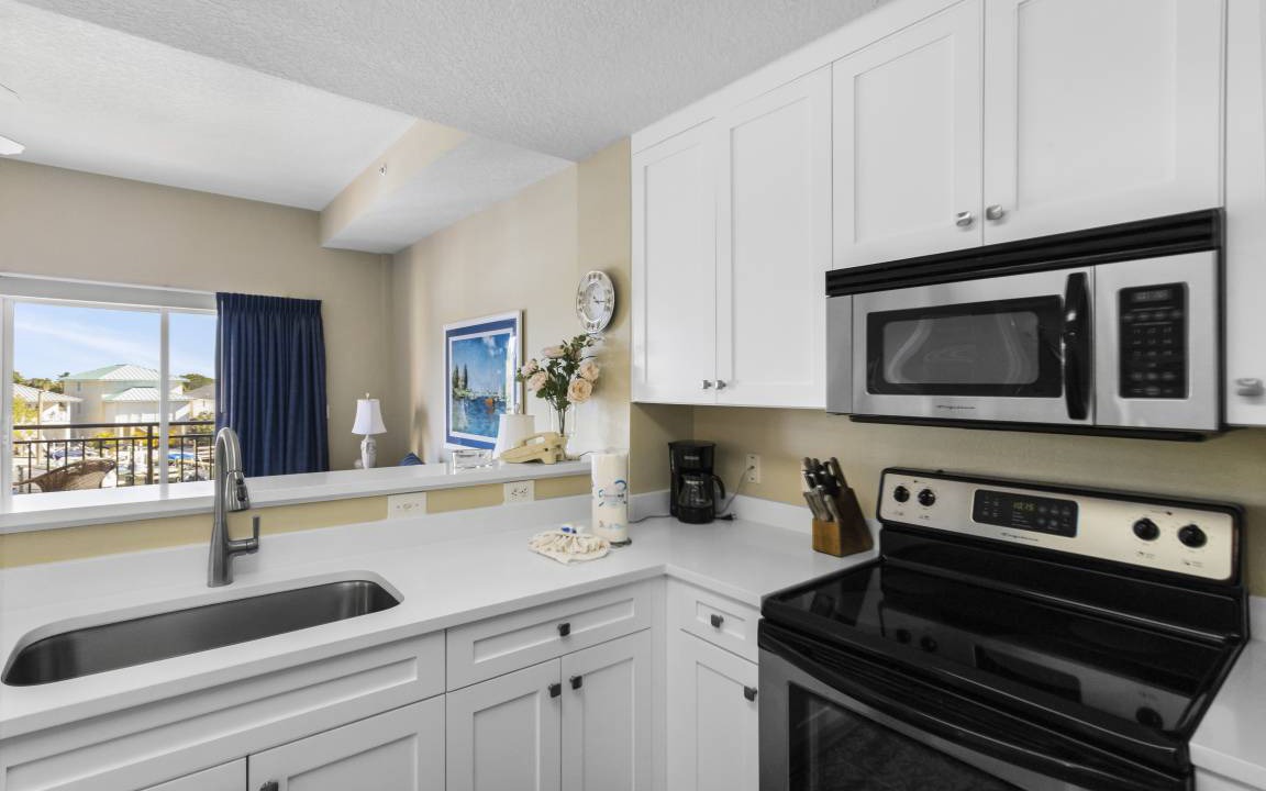 Madeira Beach Condo | 67 m² Condo ∙ 1 bedroom ∙ 4 guests