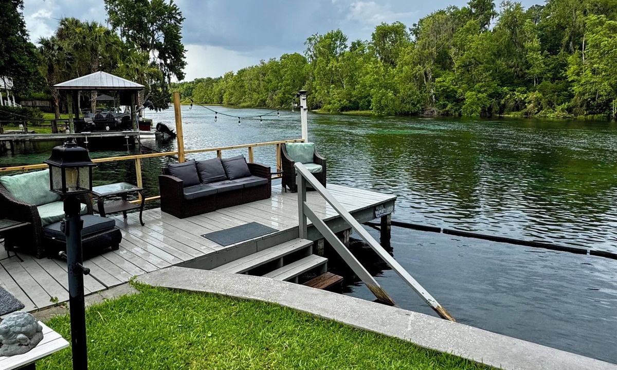 Dunnellon Apartment | 7 Cousins Riverfront - 4th house from head springs. Wake up on the river!