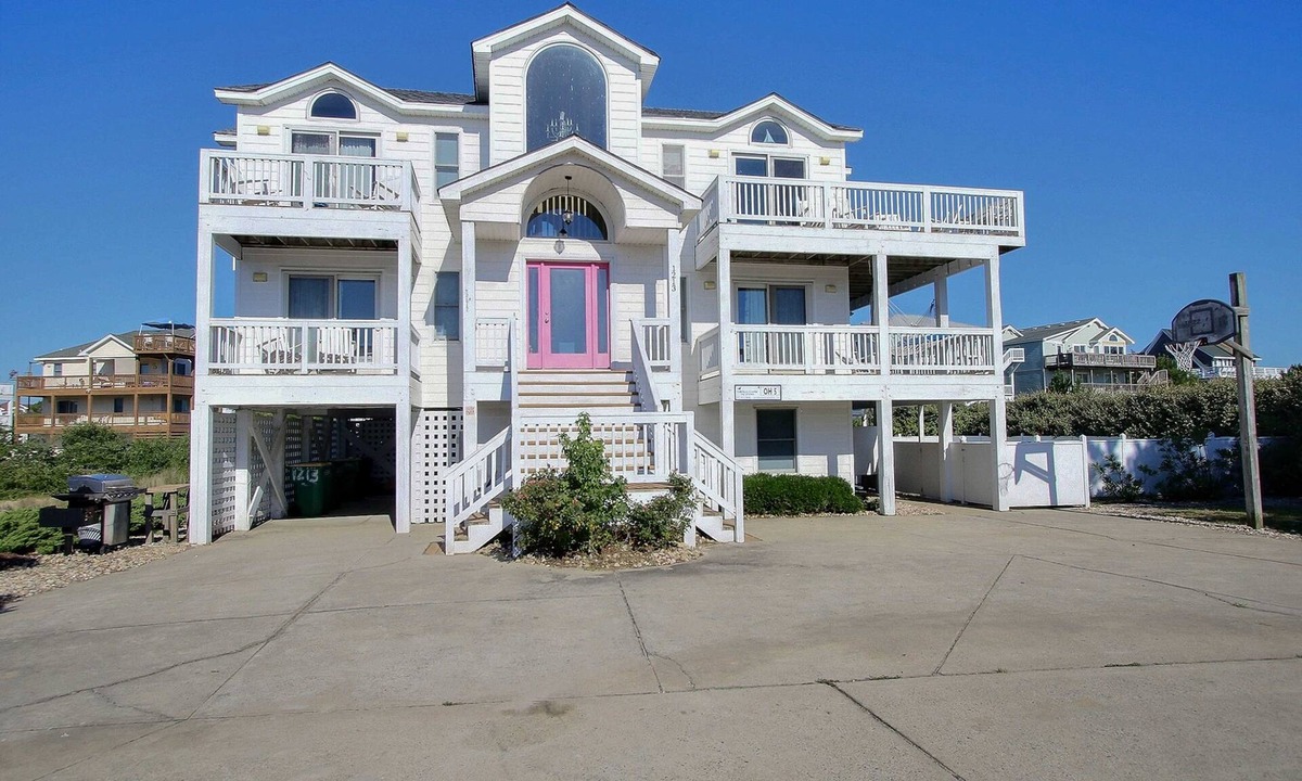Ocean Hill House | 7BR Dog Friendly | Pool | Hot Tub | Fireplace