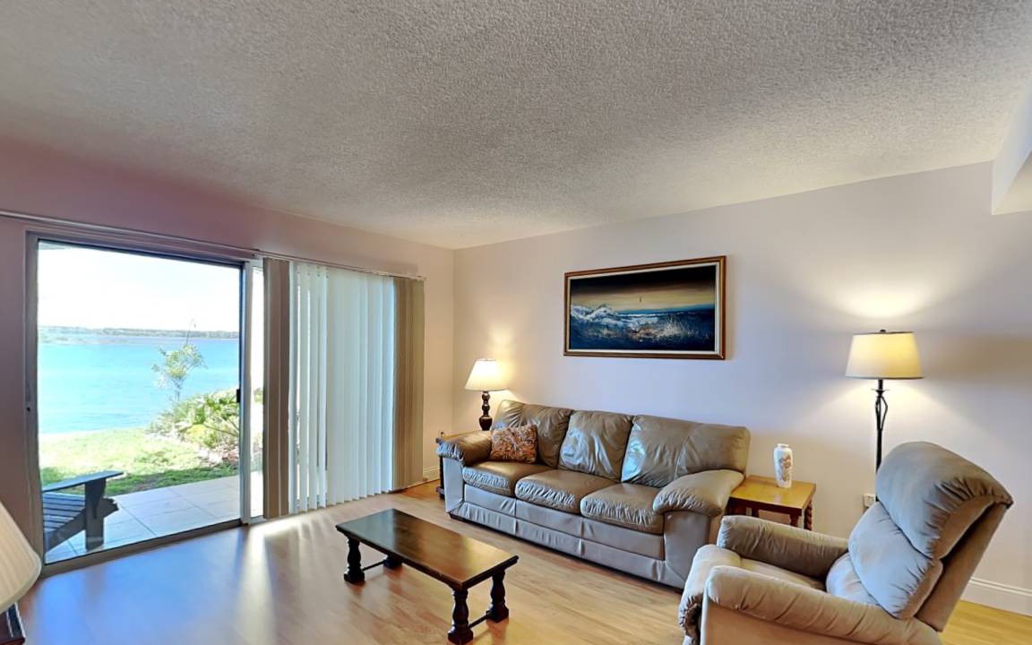 Crescent Beach Condo | 93 m² Condo ∙ 2 bedrooms ∙ 4 guests