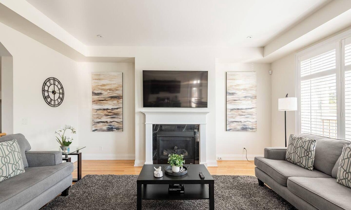 Oshawa House | A Getaway in Windfields