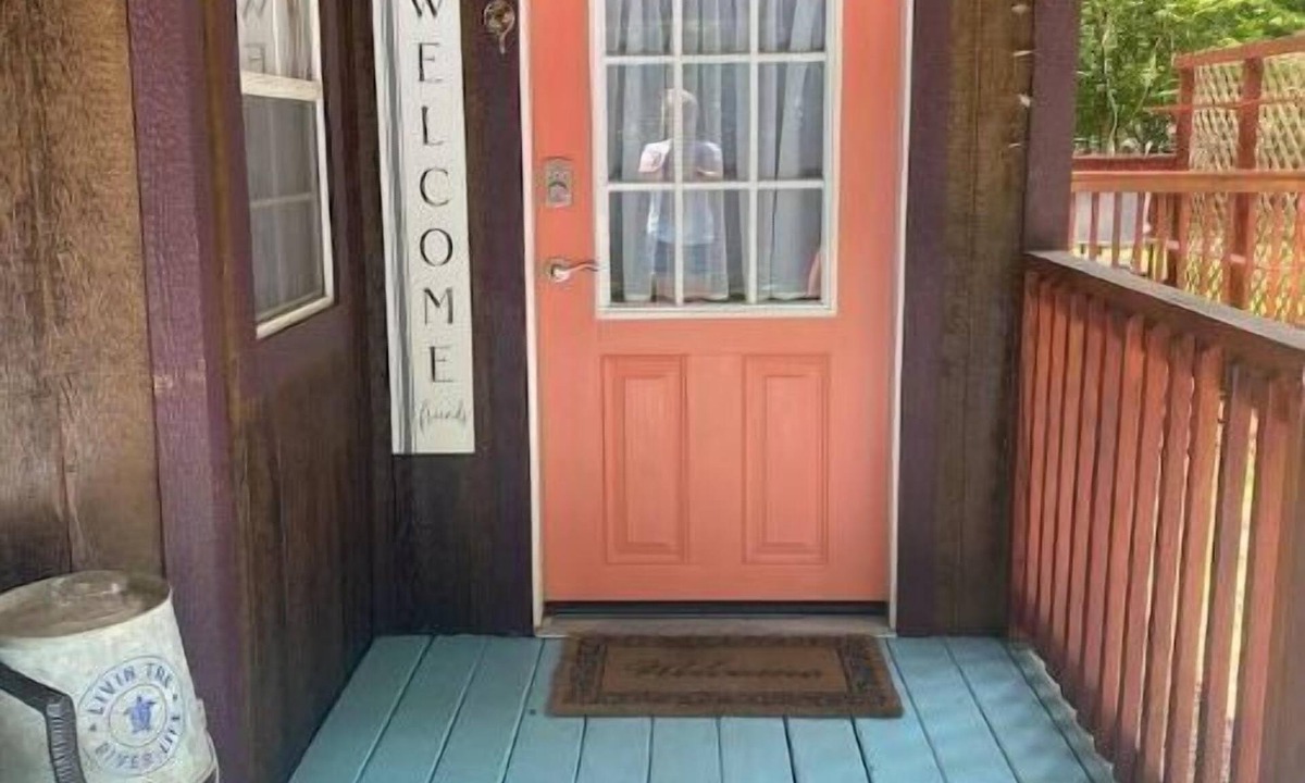 Fort White Cottage | Adorable cozy cabin near North Florida Springs
