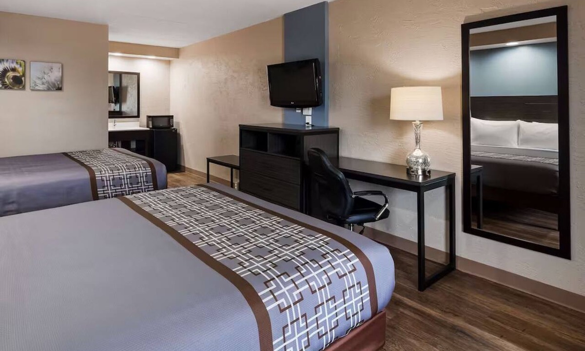 Jasper Hotel | Affordable Jasper Accommodation Near Dining, Parks & Downtown—Great Convenience