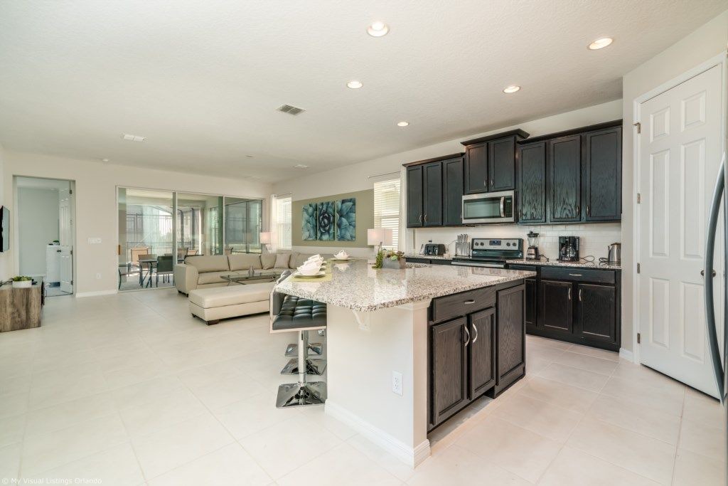Buena Ventura Lakes Villa | Amazing 7 Bedroom 5 Bathroom Solara Resort Villa