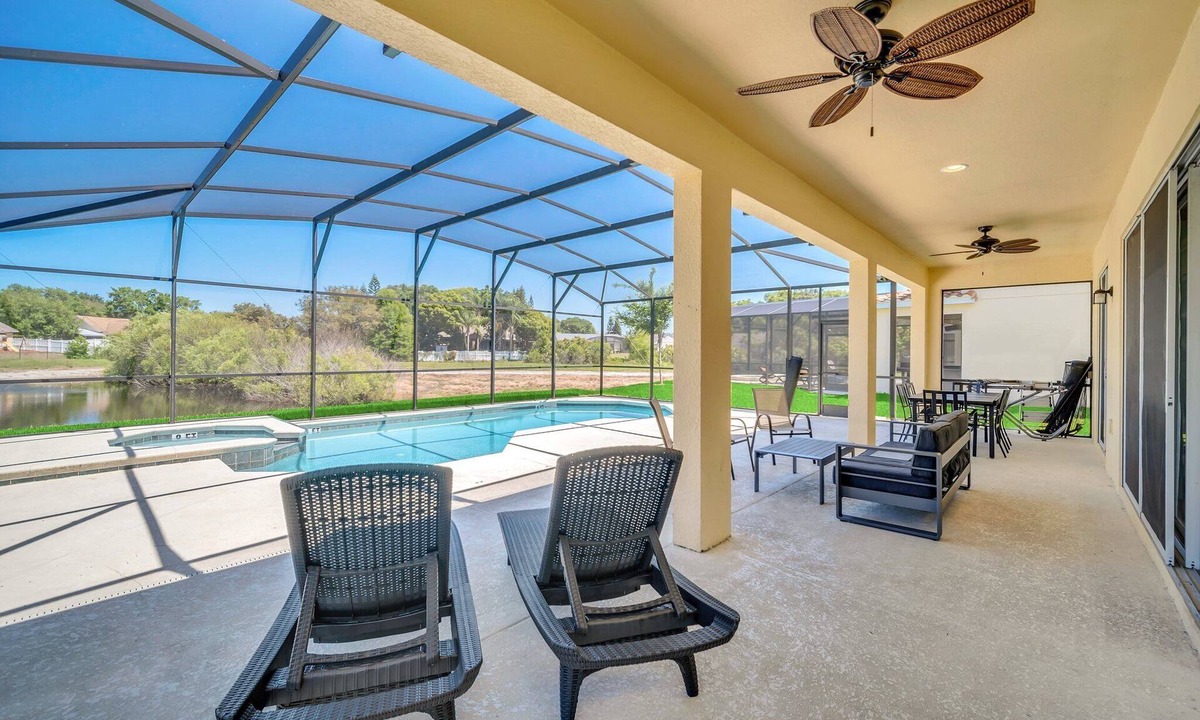 Loughman House | Amazing HOME W/POOL, GAME ROOM NEAR DISNEY, 8 BEDS