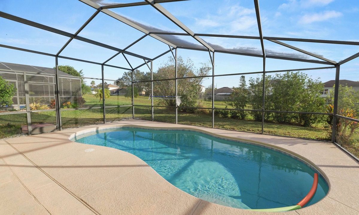 Tuscan Ridge House | Amazing Villa Near Disney! 4BR, Private Pool, WI-FI, BBQ Gas Grill, Central AC