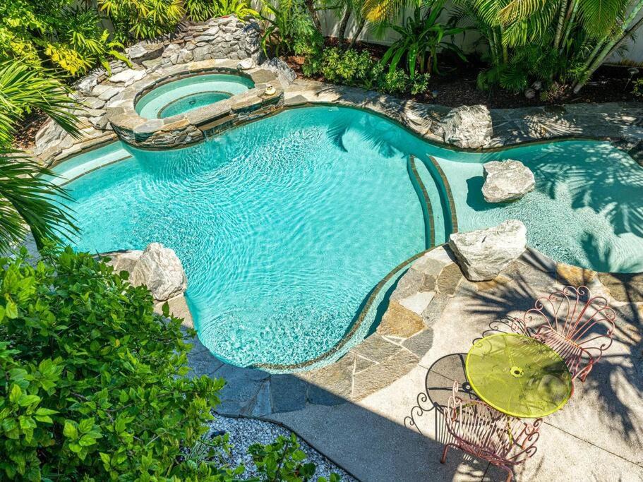 Longbeach Village House | Amazing Village Cottage! Walk to Whitney Beach!